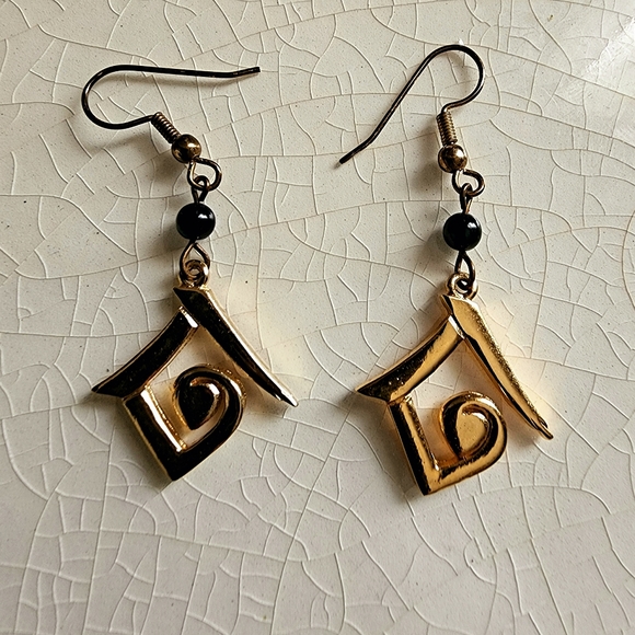 Unicef signed abstract geometric triangle swirl Egyptian revival dangle earrings - Picture 6 of 12